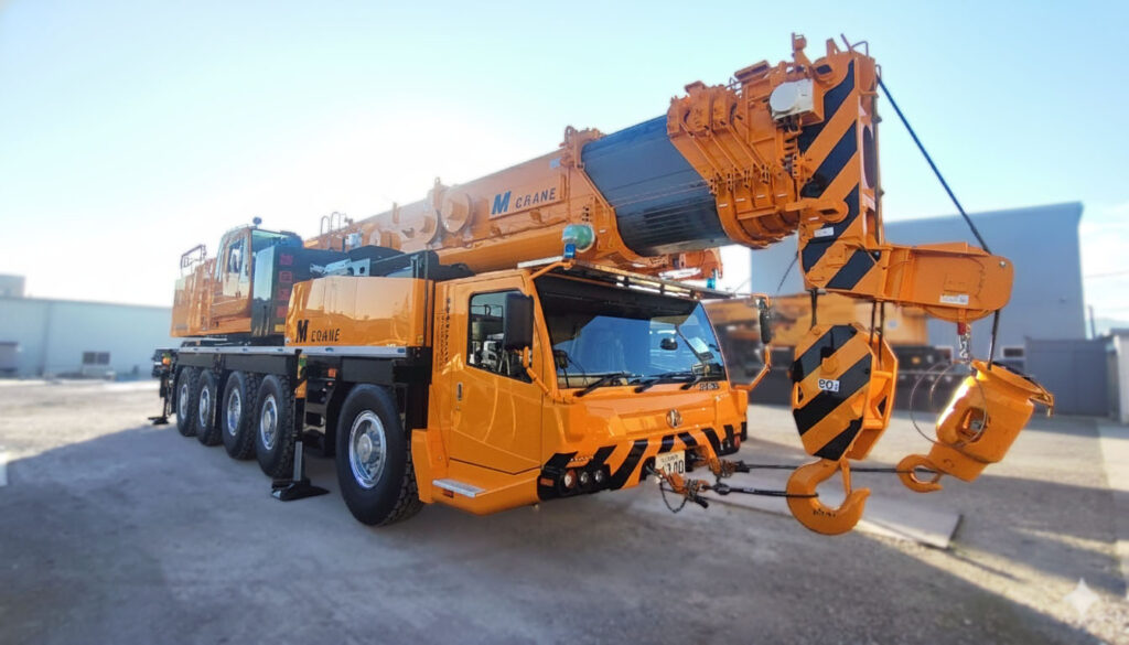 ㈱加藤製作所　KA-1300R型（130ｔ吊りオールテレーン）